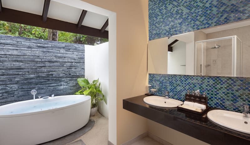 JACUZZI BEACH VILA 111-2